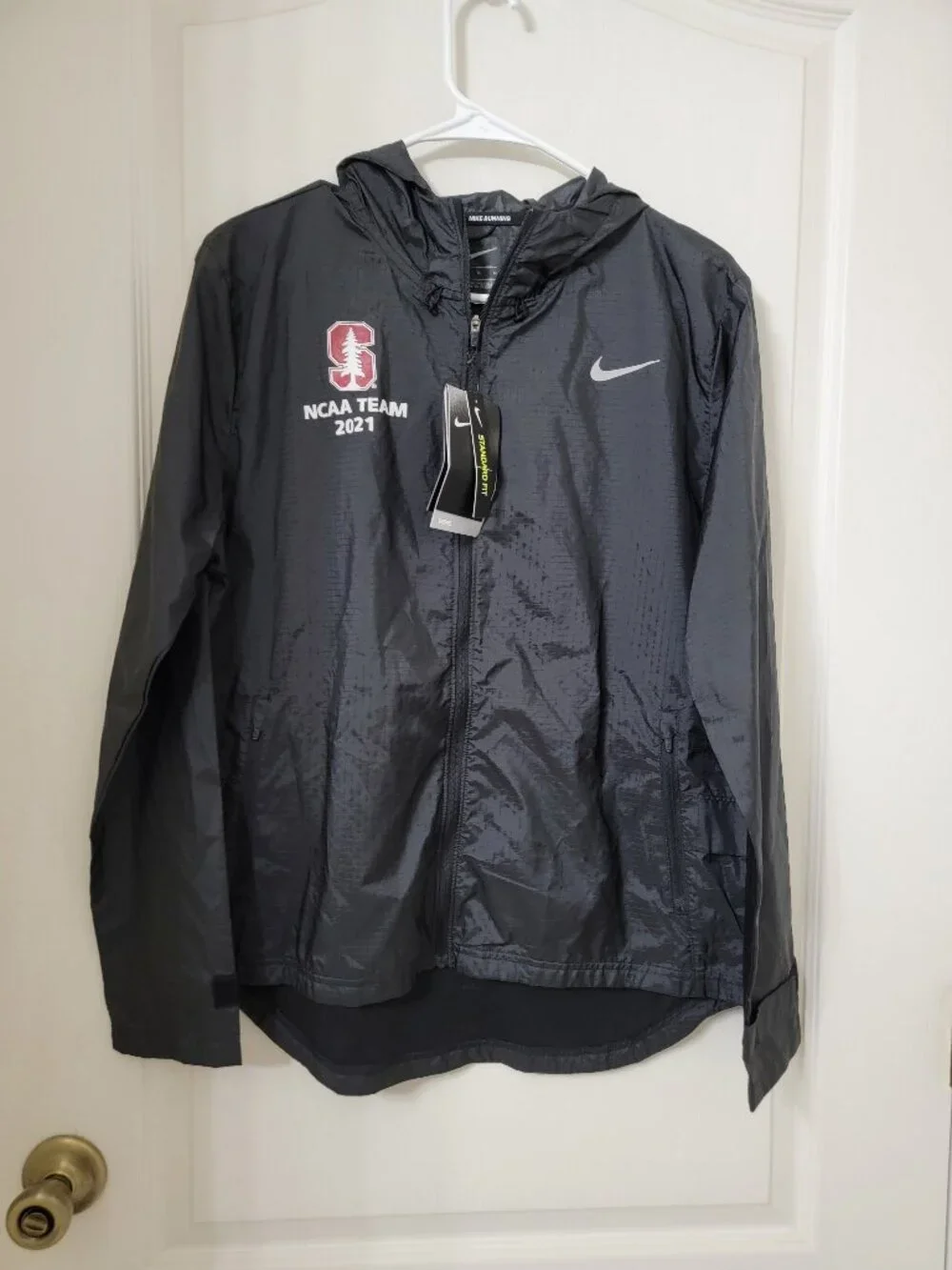 Nike Size M Stanford Cardinal Lightweight Full-Zip Windbreaker Jacket, NEW